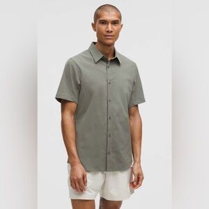 Lululemon NWT Airing Easy Short Sleeve Men's Tan Color Shirt Size L